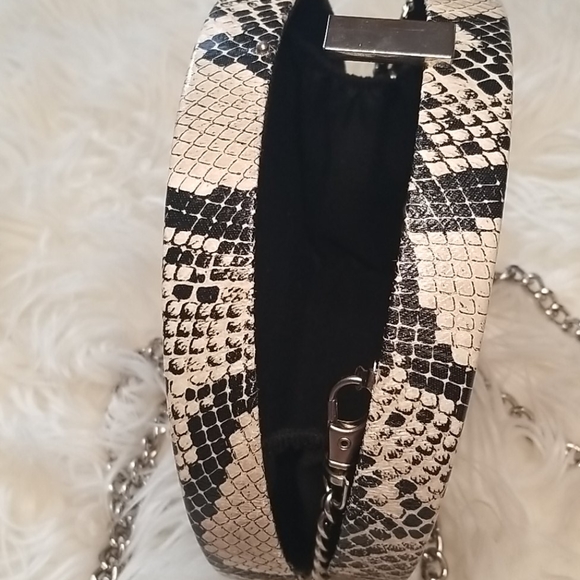 Crossbody bag - Picture 7 of 9